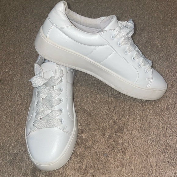 Report Shoes - Report White Platform Lace Up Sneakers bought from Boutique Excellent Condition